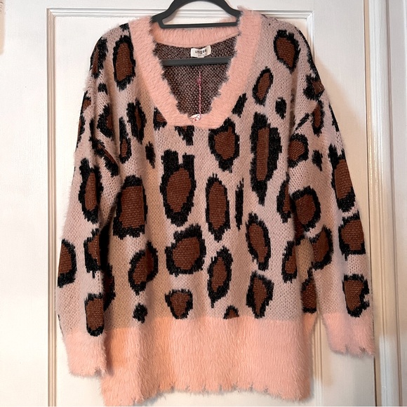 Umgee Sweaters - Umgee Fuzzy Leopard Sweater